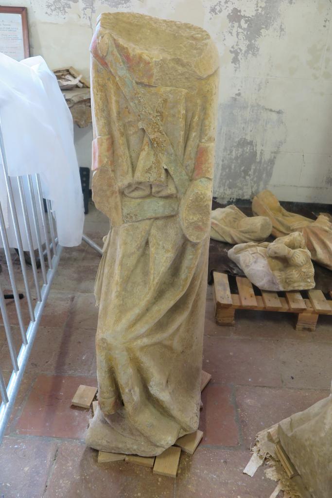groupe sculpté de la Mise au tombeau