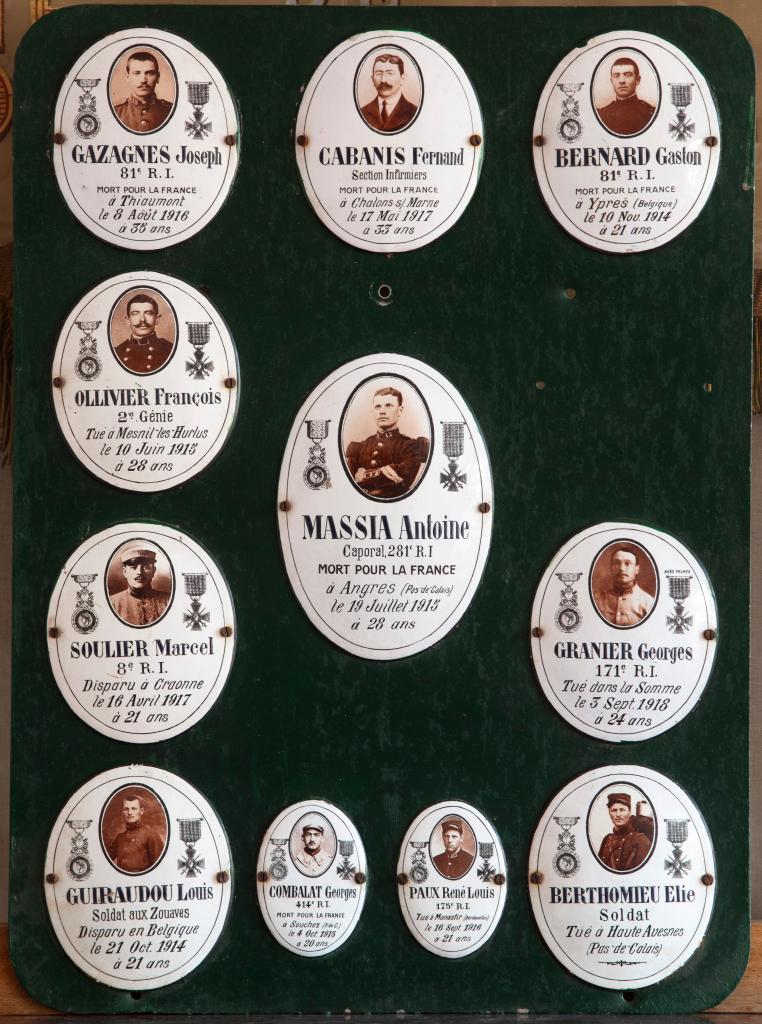 ensemble de onze plaques commémoratives de la première guerre mondiale