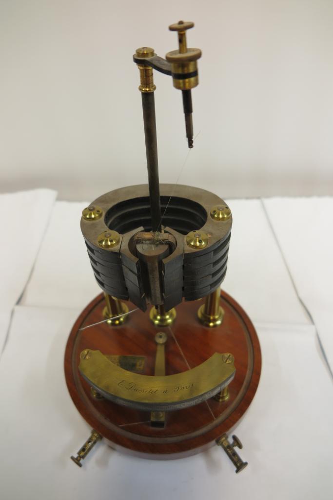 la collection d'objets de physique du lycée Saint-Sernin