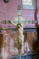 croix de procession et statue : Christ en croix