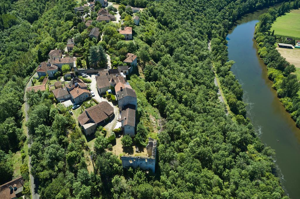 bourg : castrum