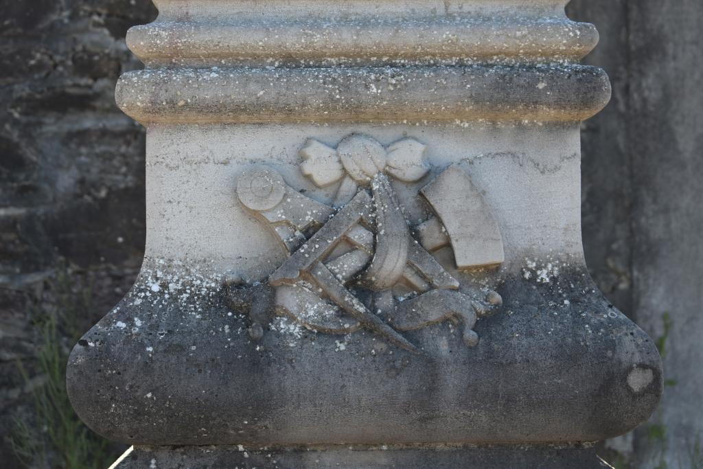 tombeau de la famille Dalquié (stèle funéraire)