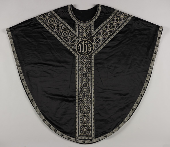 chasuble noire avec étole, voile de calice et bourse de corporal (n° 64)