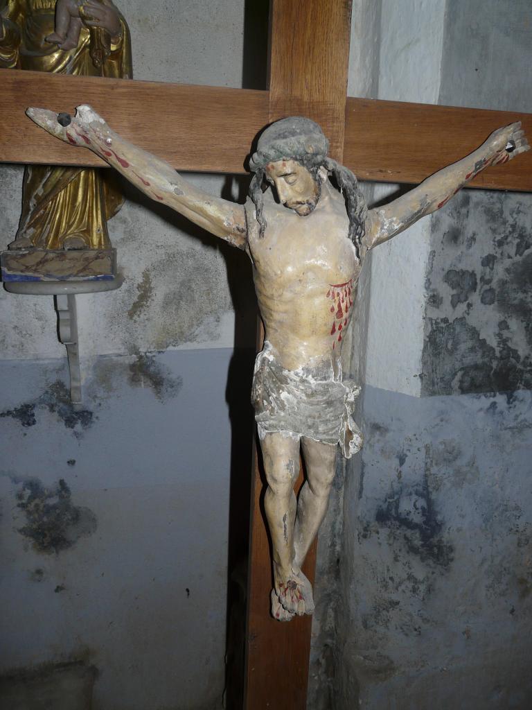 statue : Christ en croix