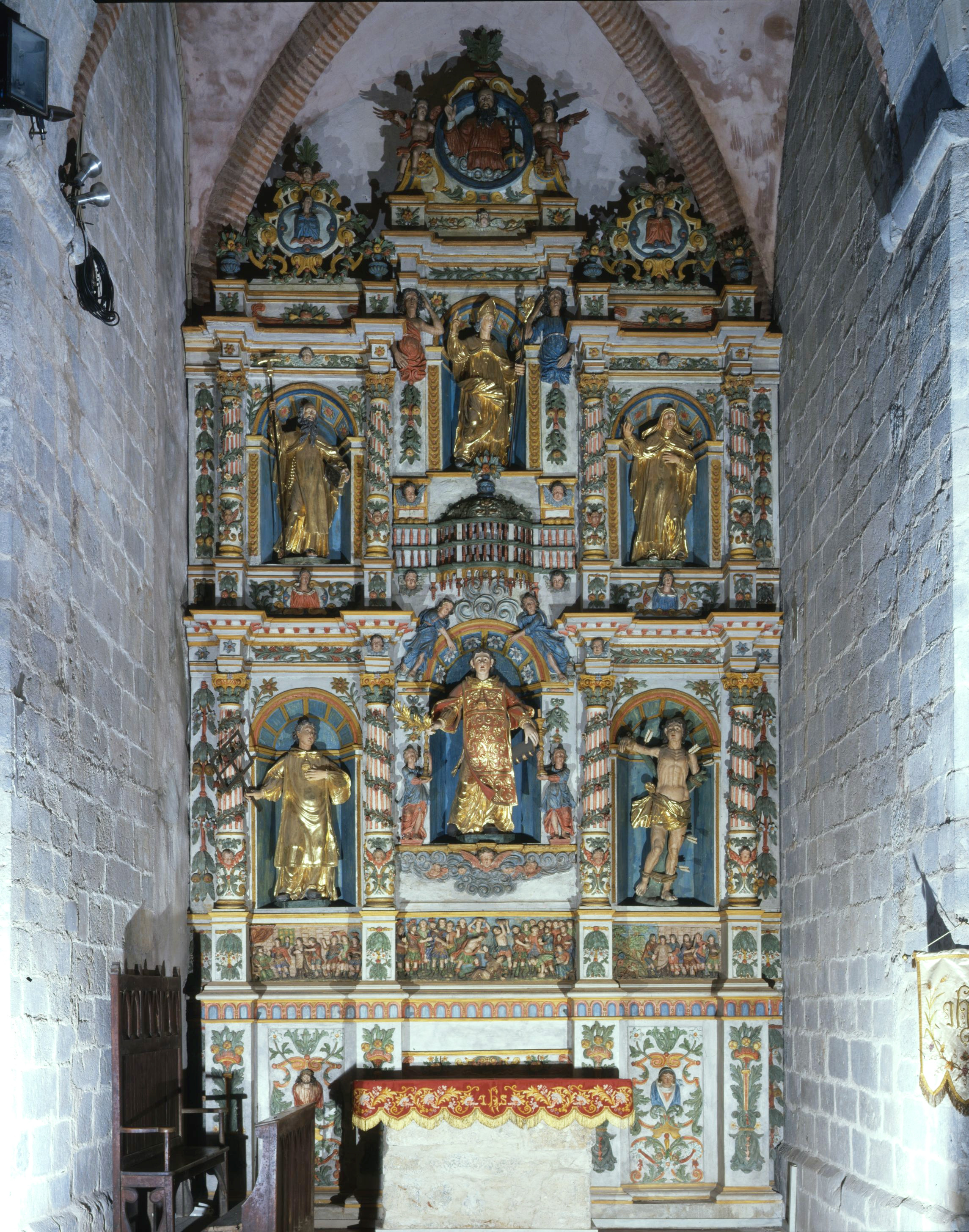 retable architecturé à niche de l'autel de Saint Étienne