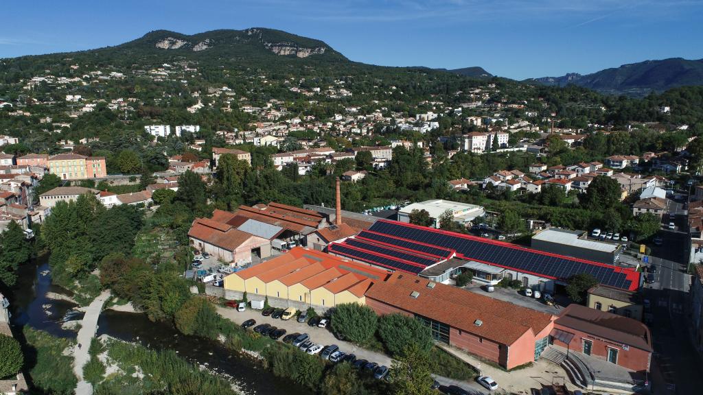 usine textile (usine de drap) dite de l'étendage, puis Teisserenc-Visseq, puis Teisserenc-Harlachol, puis usine de construction mécanique dite usine Fraisse, actuellement ateliers municipaux