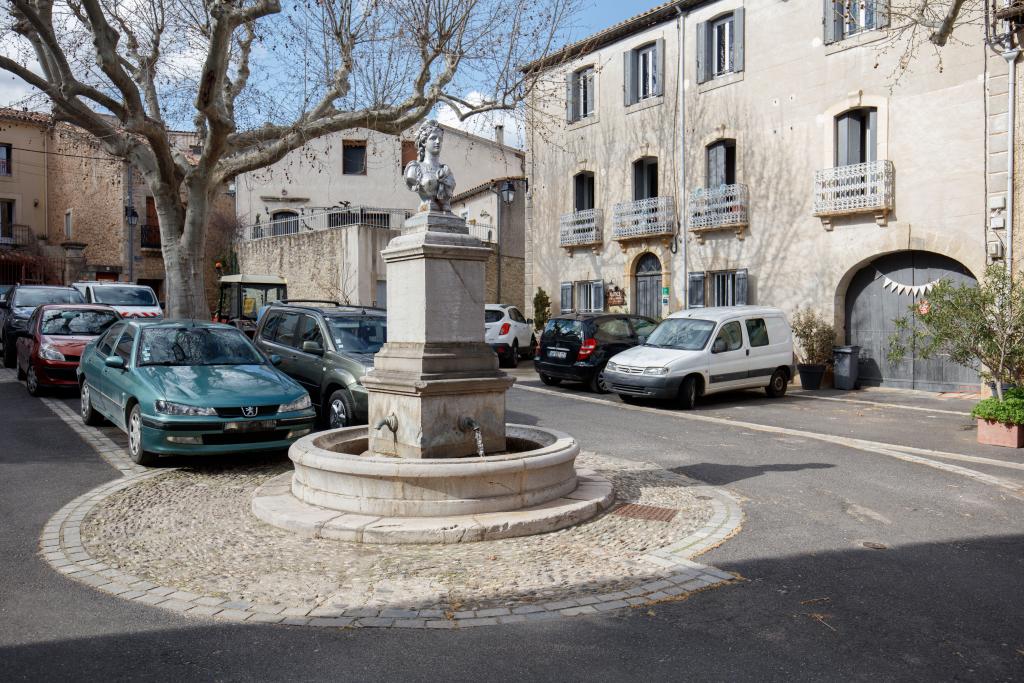 fontaine avec buste de Marianne