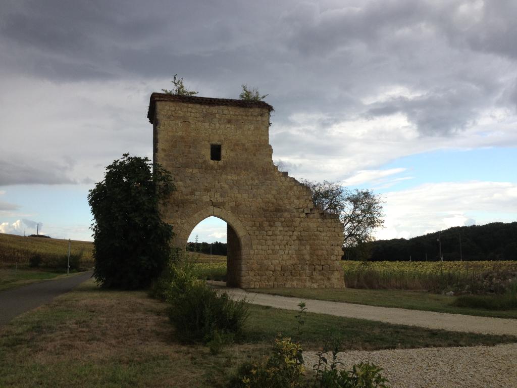 tour porte de Saint-Yors