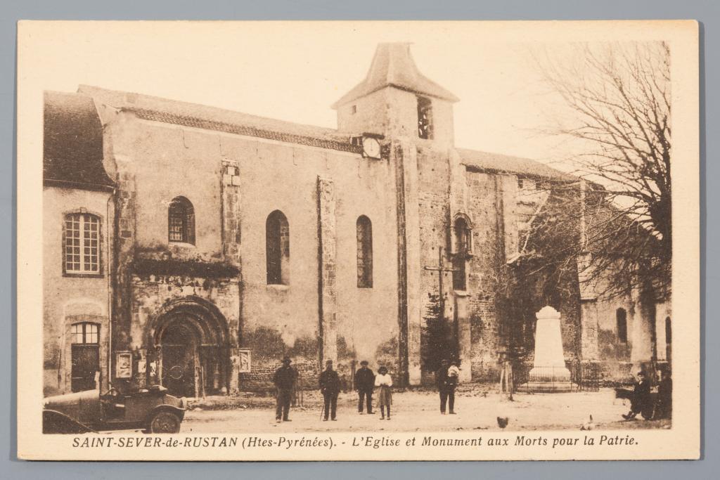 ancienne abbatiale bénédictine actuellement église paroissiale Saint-Pierre