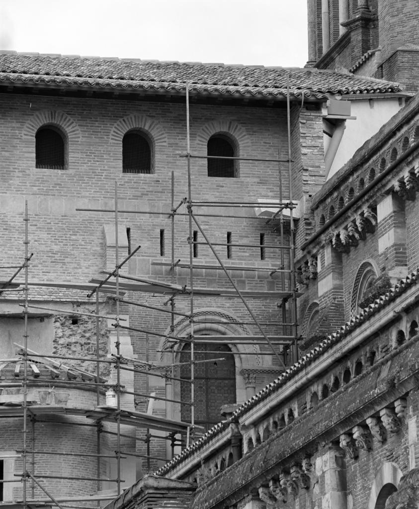 Abbaye de chanoines de saint Augustin, dite basilique Saint-Sernin, actuellement église paroissiale