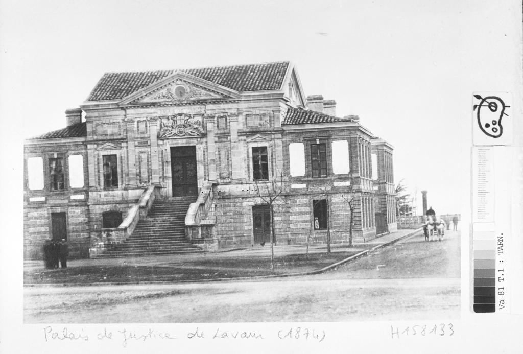 palais de justice, actuellement hôtel de ville