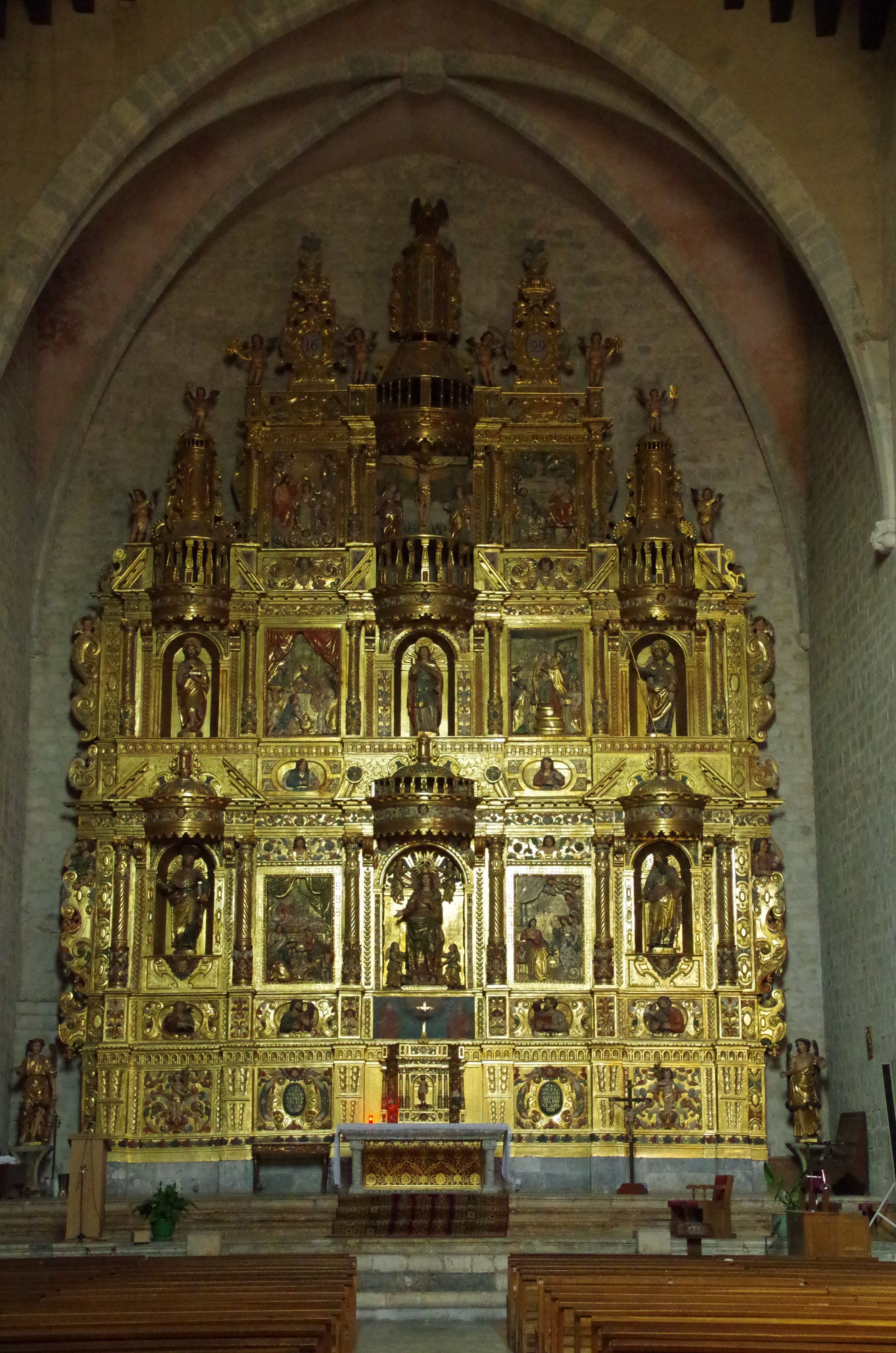ensemble du maître-autel à retable du Triomphe de la Vierge