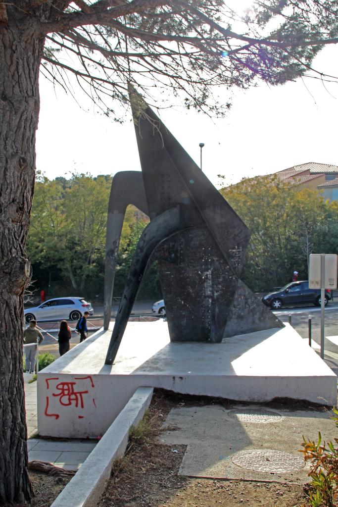Sculpture : Les ailes brisées