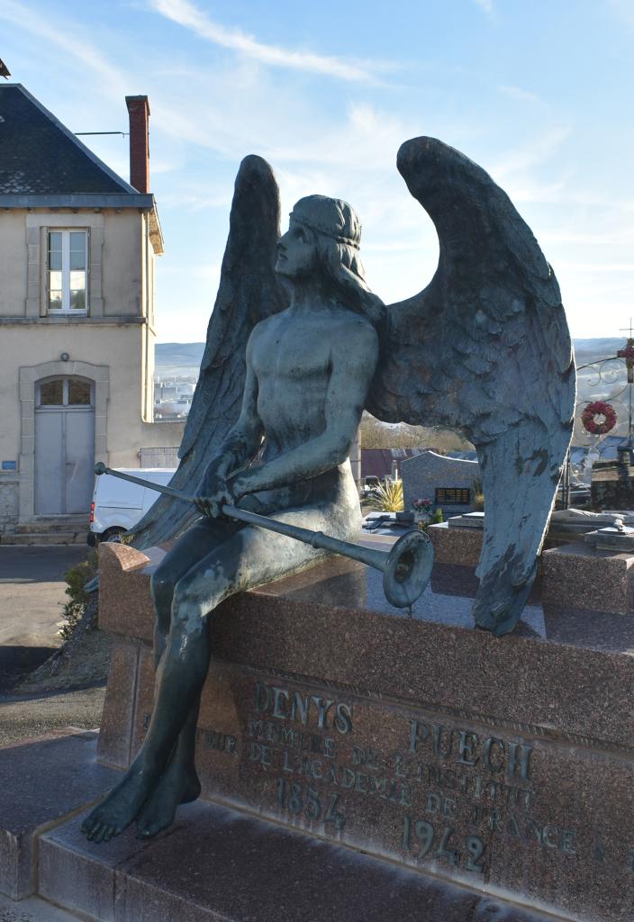 tombeau du peintre et sculpteur Denys Puech