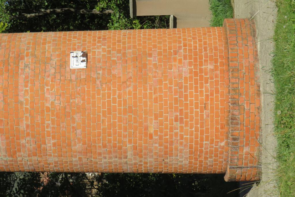 cheminée d'usine de la scierie Simorre