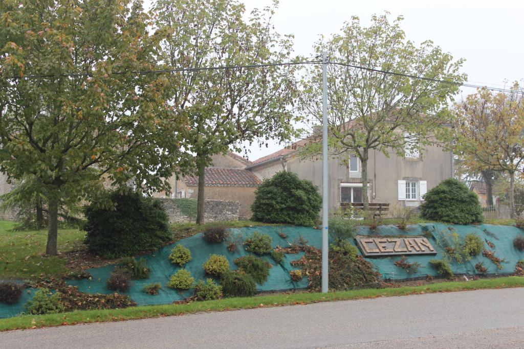 village de Cézan