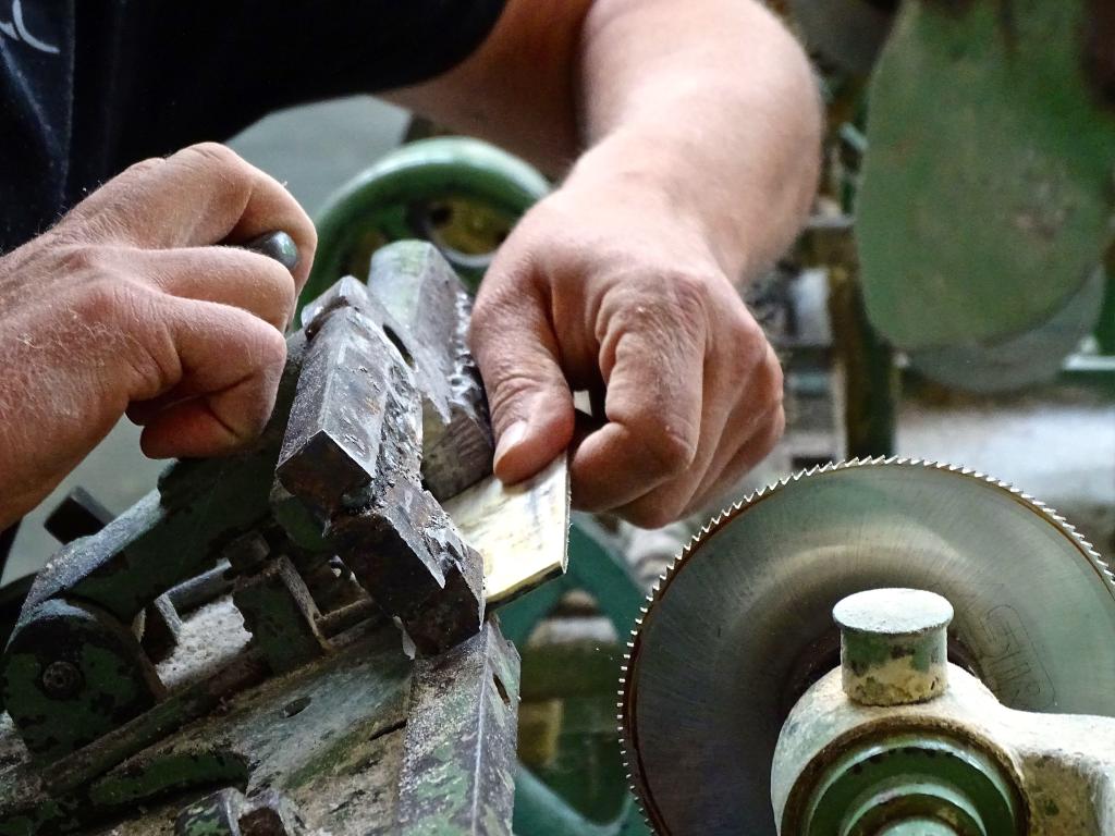la fabrique de peignes de toilette en corne naturelle en pays d'Olmes