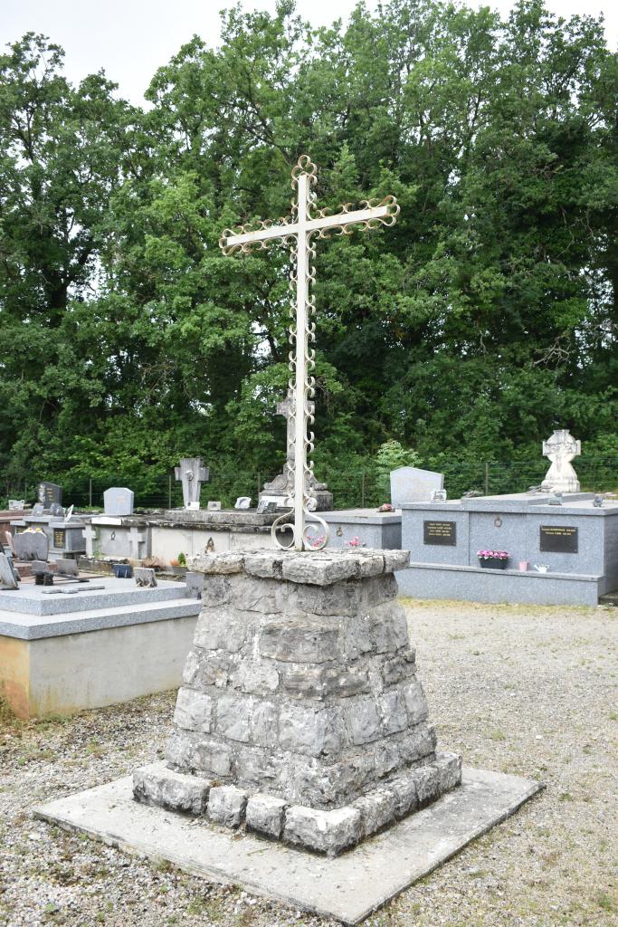 croix du cimetière de Concourès