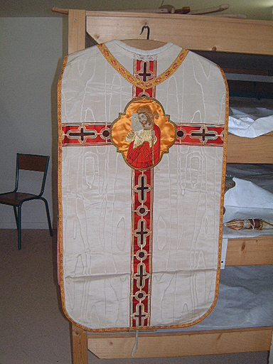 chasuble , étole de clerc : ornement blanc 2