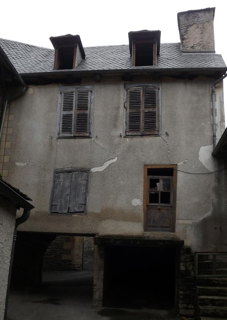 ancienne ferme (?) , immeuble Léon Paul