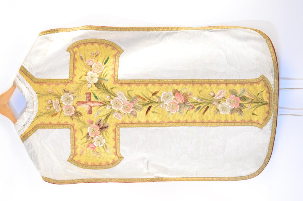 chasuble , étole de clerc , manipule , voile de calice , bourse de corporal : ornement blanc 1