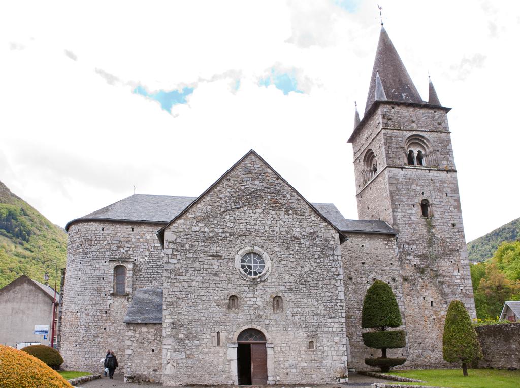 prieuré de bénédictins, église paroissiale Saint-Pierre, Saint-Ebons