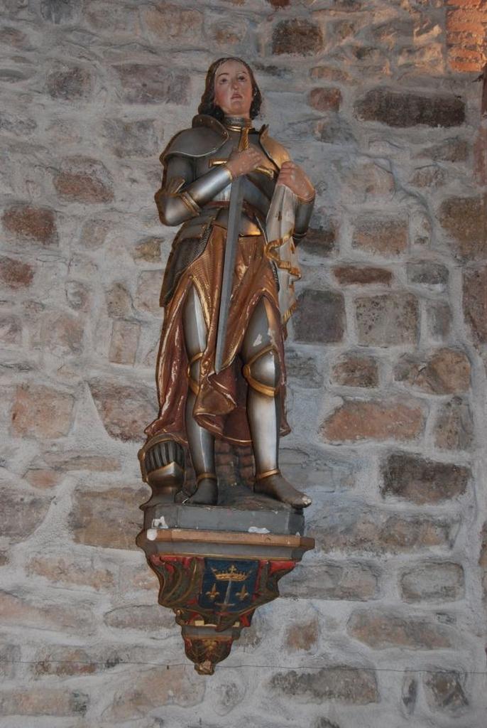statue: Jeanne d'Arc avec sa console
