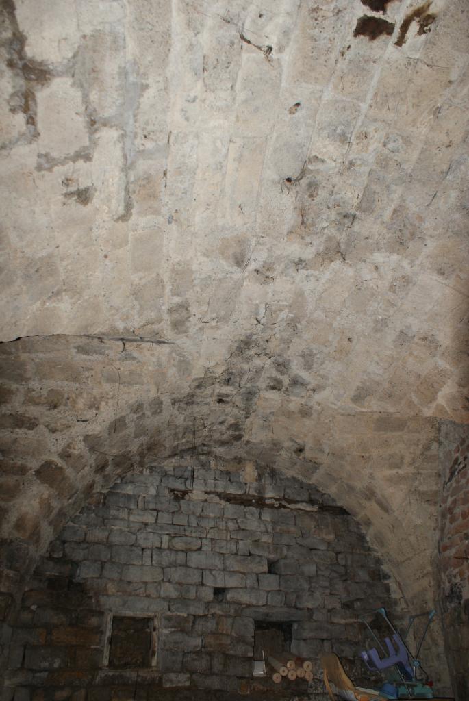 vestiges du couvent des dominicains du 17e siècle , maison