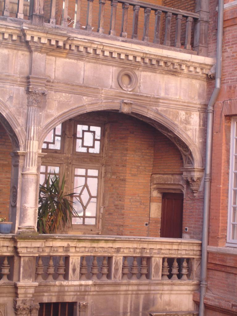 hôtel de Bernuy, puis collège universitaire, actuellement lycée Pierre de Fermat