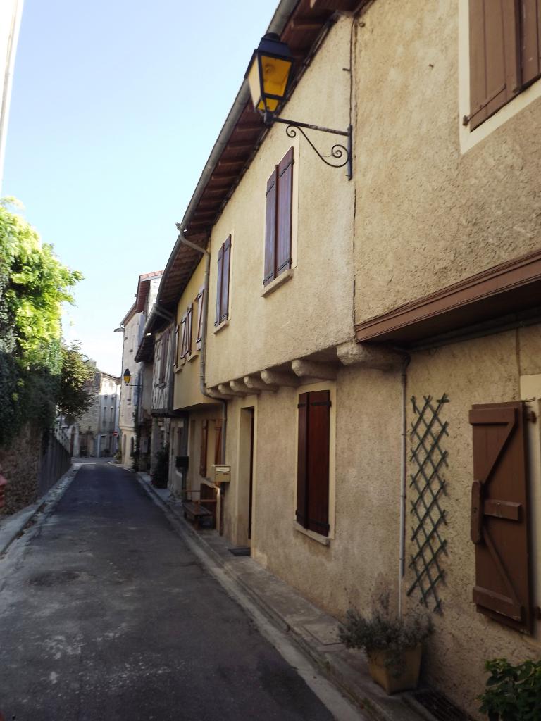 ensemble de maisons à pans de bois