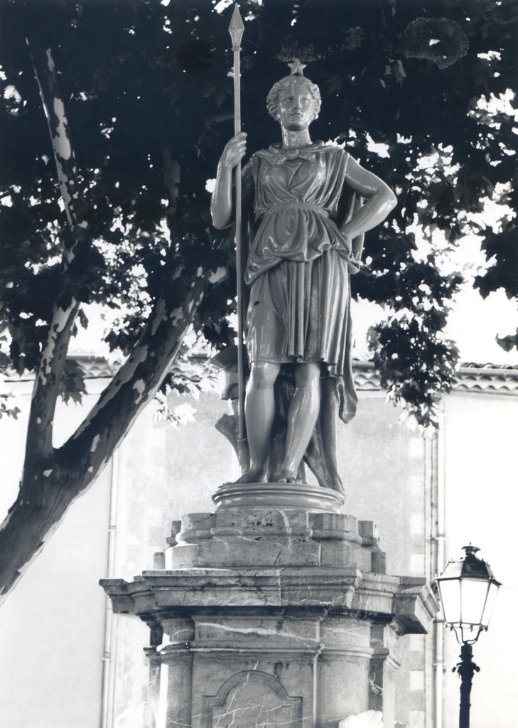 monument (monument commémoratif), fontaine monumentale, de la république