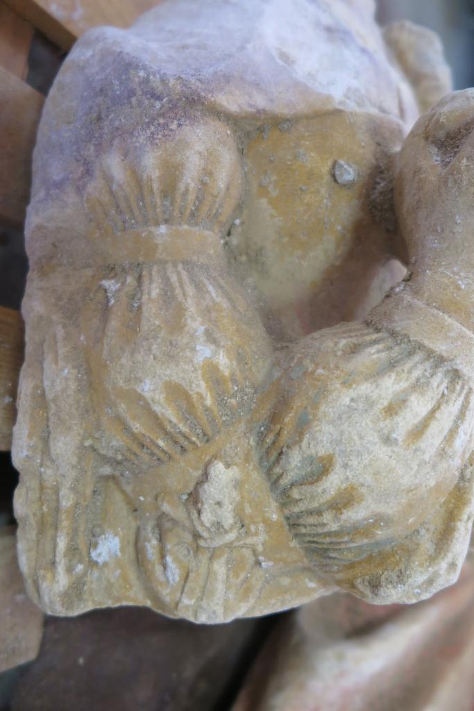 groupe sculpté de la Mise au tombeau