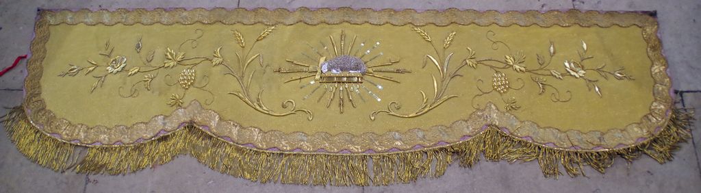 sommaire des textiles de l'église de La Calmette