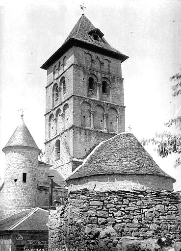 église paroissiale Saint-Namphaise puis Saint-Rémy , prieuré de bénédictins puis de chanoines de Saint-Augustin