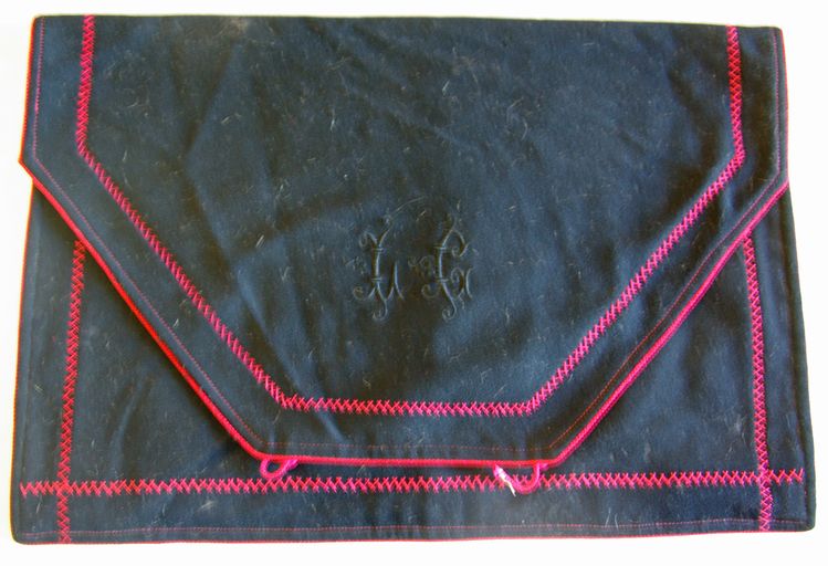 pochette de costume canonial (n° 98)