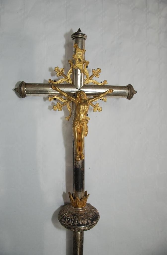 croix de procession avec sa hampe
