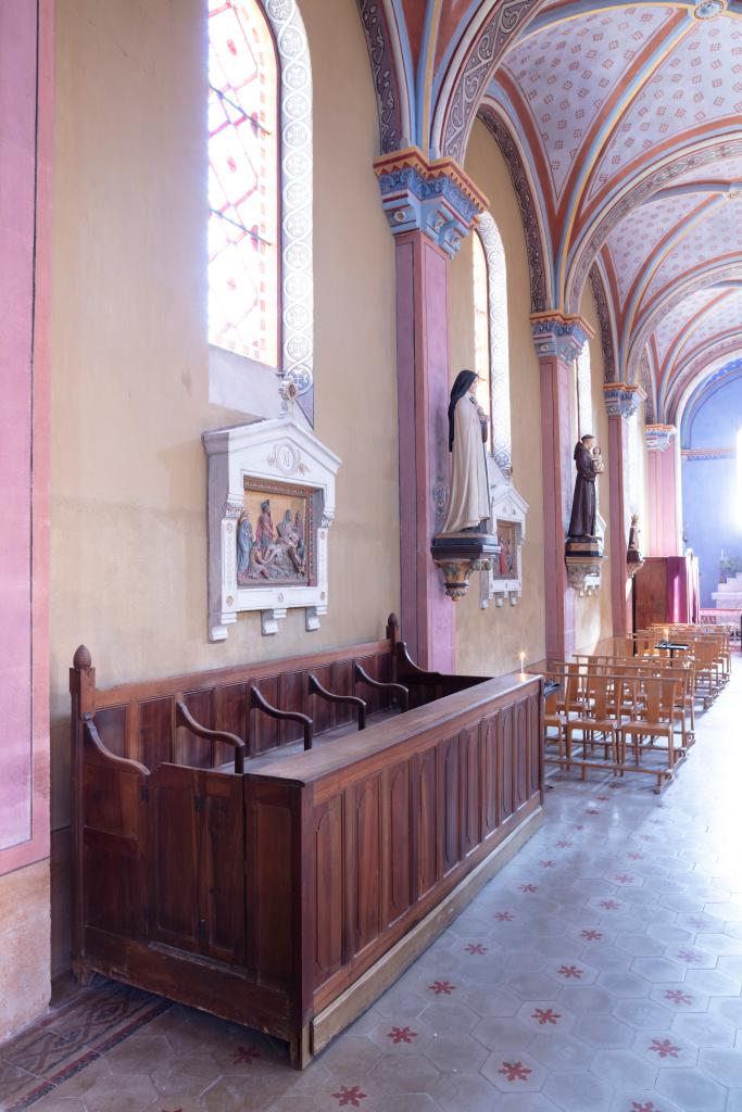 banc d'oeuvre, deux sièges de célébrants et lambris de revêtement