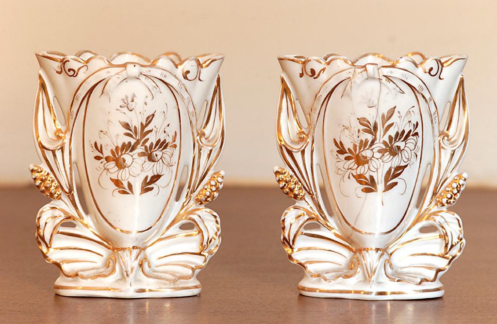 ensemble de 2 paires de vases d'autel (vase à cornet), de style néo-rocaille : Fleurs