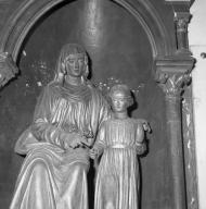 Statue : sainte-Anne et la Vierge enfant.