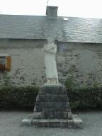 statue (grandeur nature) : Jeune femme
