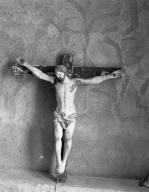 groupe sculpté : Christ en croix avec la Vierge et saint Jean