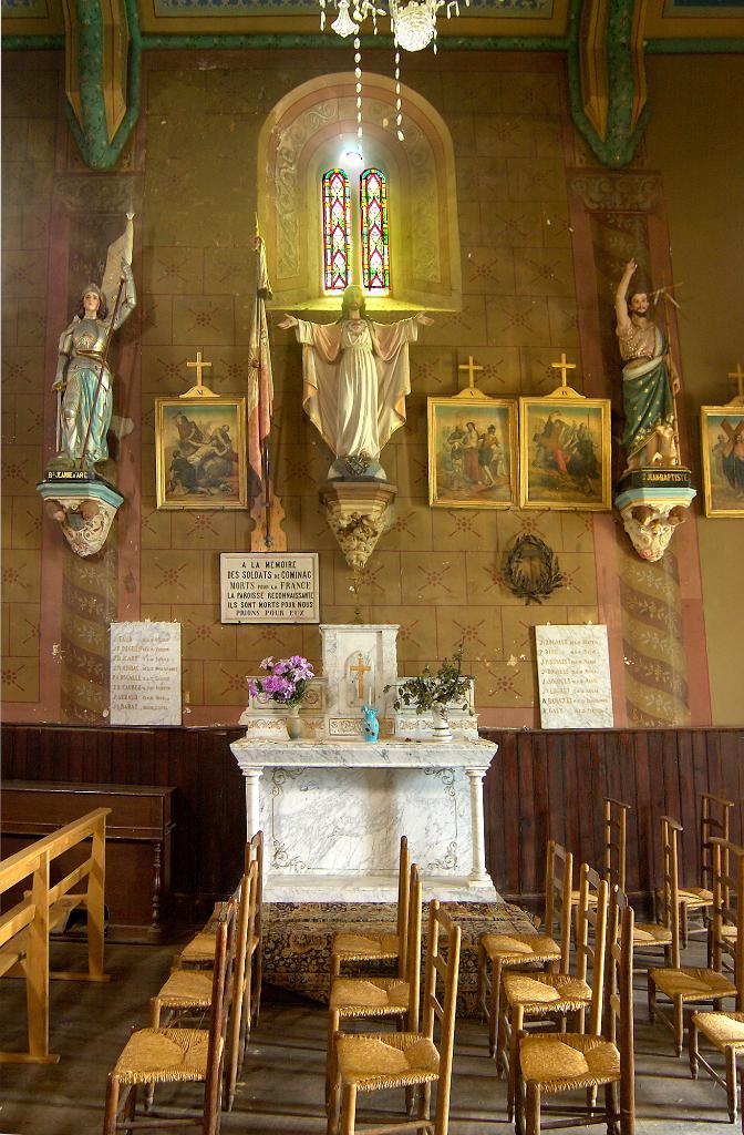 ensemble du monument aux morts de la guerre de 1914-1918 : autel secondaire et tabernacle architecturé, 3 plaques commémoratives et couronne votive