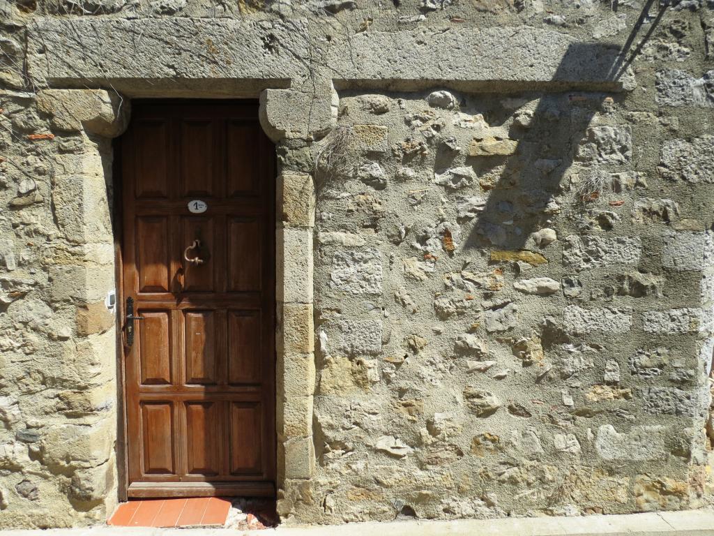 maisons modernes et contemporaines avec remploi médiéval à Lagrasse