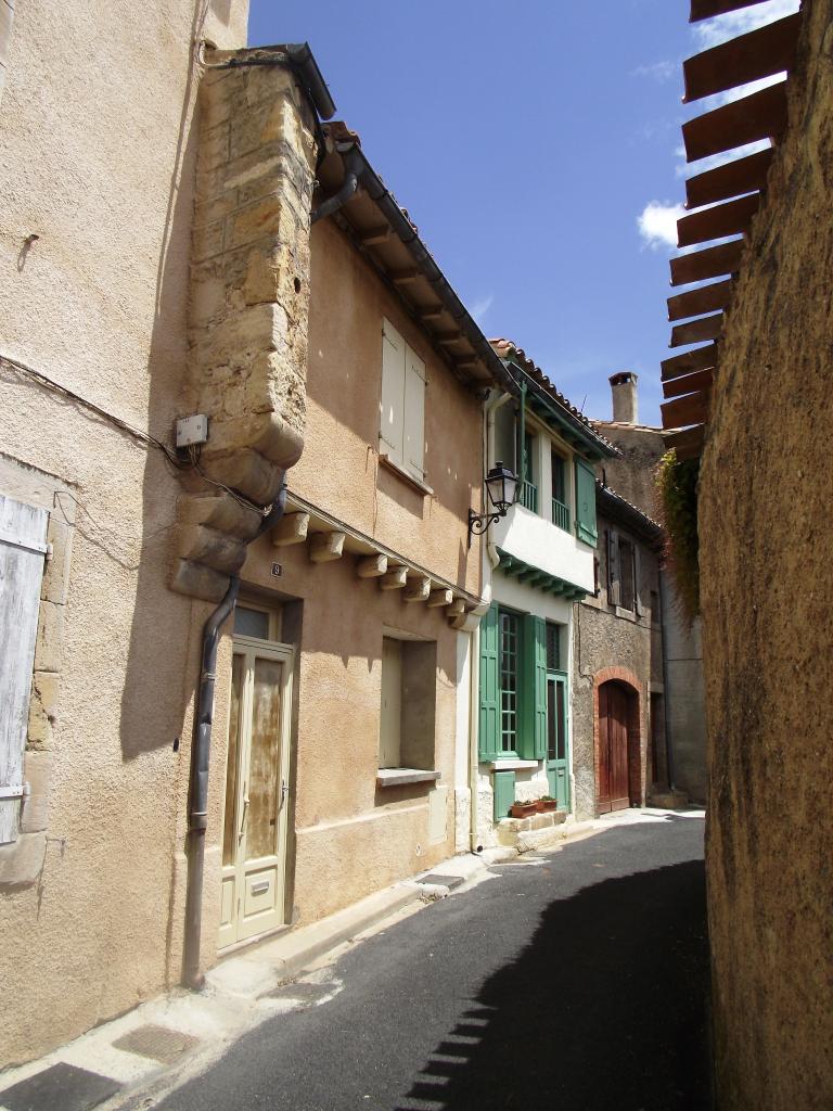 les maisons à console d'encorbellement d'Alet
