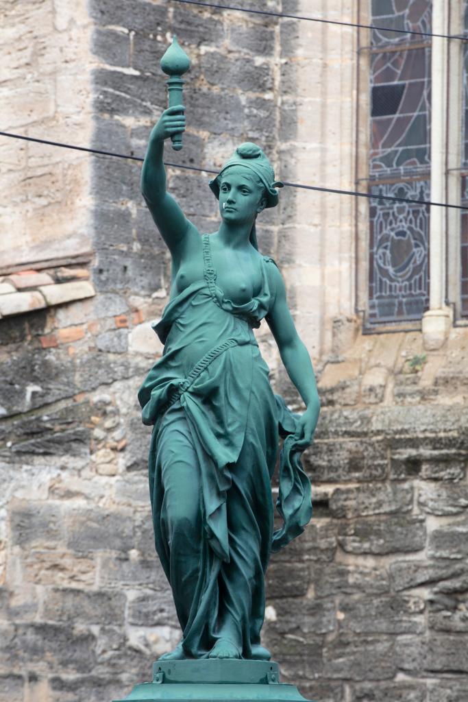 monument (monument commémoratif), fontaine monumentale, de la république