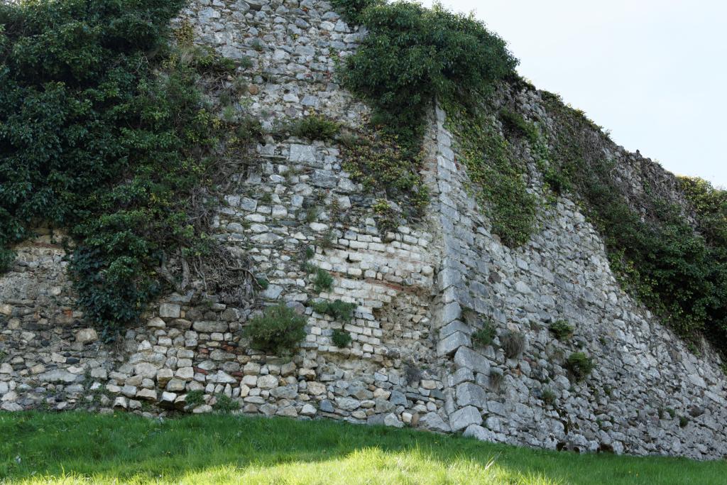 enceinte de la ville haute de Saint-Bertrand-de-Comminges