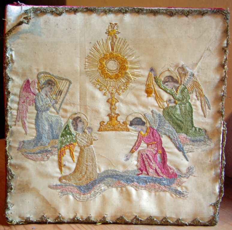 sommaire des textiles de l'église de Saint-Siffret