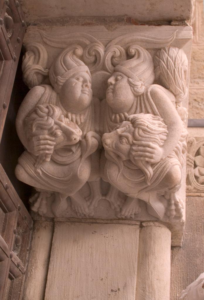Abbaye de chanoines de saint Augustin, dite basilique Saint-Sernin, actuellement église paroissiale