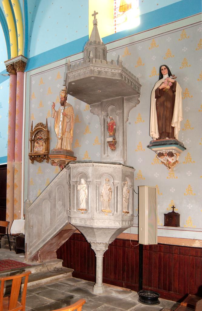 ensemble de la chaire à prêcher, de style néo-roman et de ses 6 statuettes : Christ, 5 saints évêques et saint Amadour