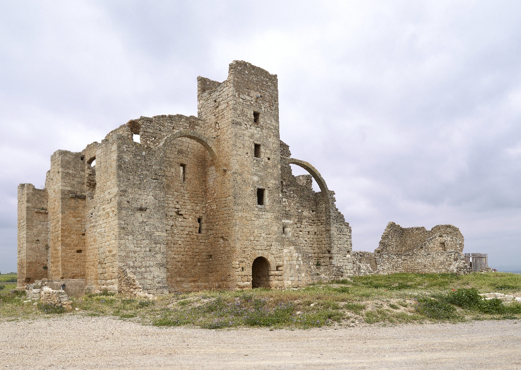 Ruines de l'ancienne grange cistercienne de Fontcalvy